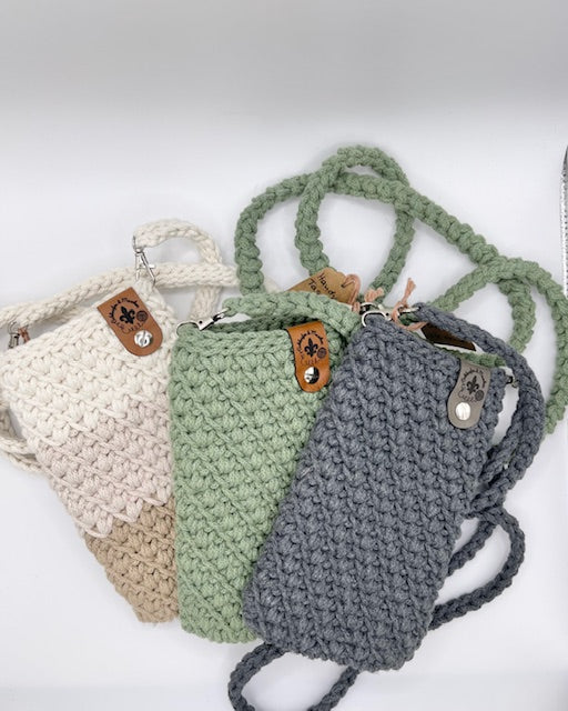Handytasche gehäkelt in verschiedenenn Farben