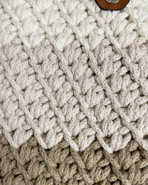 Handytasche gehäkelt in verschiedenenn Farben