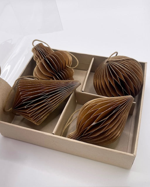 Papier Anhänger Set 4 Stck – Zauberhafte Deko in Braun-Gold