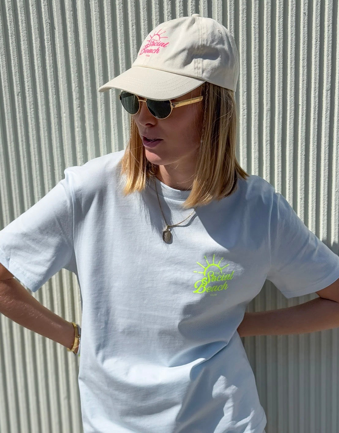 THE SOCIAL BEACH CLUB – Damen T-Shirt in Hellblau mit Neon-Print
