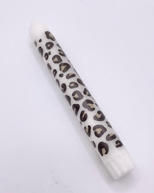 Stabkerze Leomuster diverse Farben