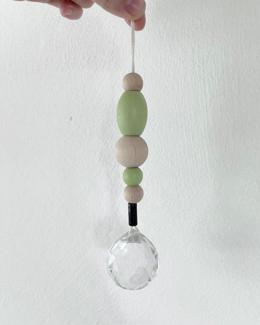 Suncatcher Holz- und Keramikperlen grün