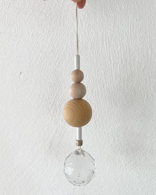 Suncatcher Holz- und Keramikperlen weiß/natur