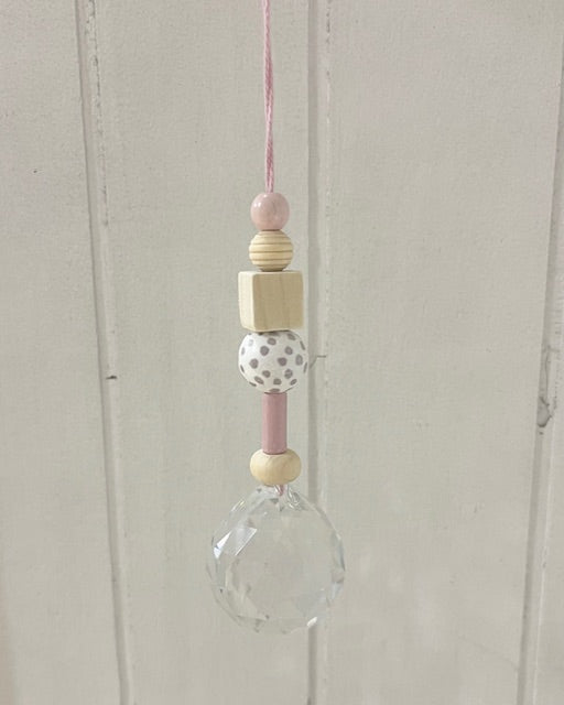 Handgemachter Suncatcher Sonnenfänger No3 mit Holzperlen, Natur/rosa/Dots, Boho-Fensterdeko