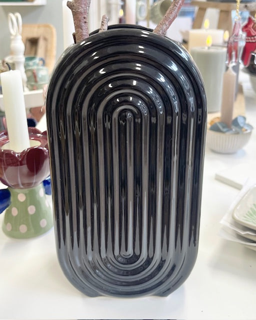 Keramikvase – Schwarz mit Regenbogenstruktur (23 × 12 cm)