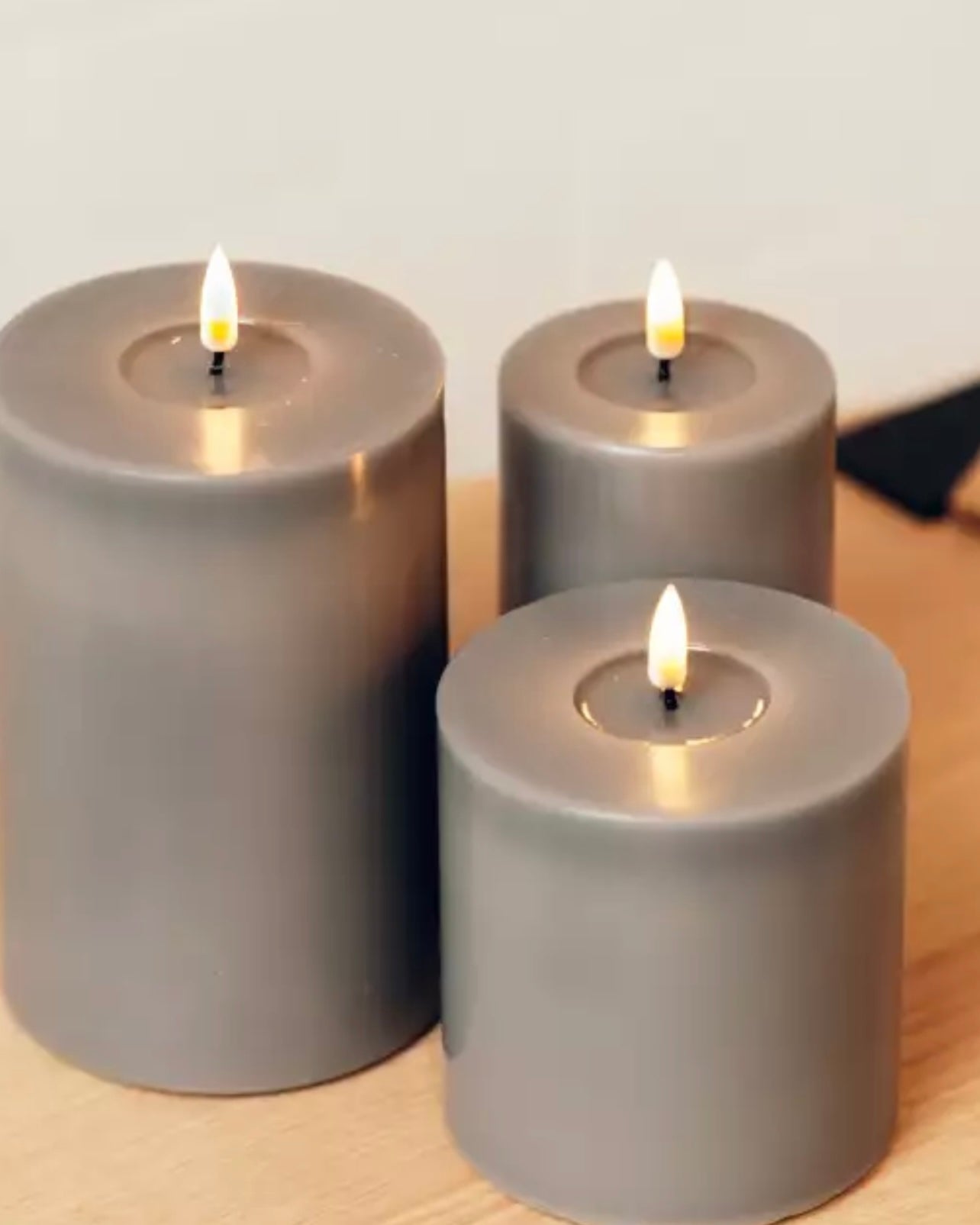 Deluxe Homeart LED Stumpenkerze Grau 7,5x15 cm