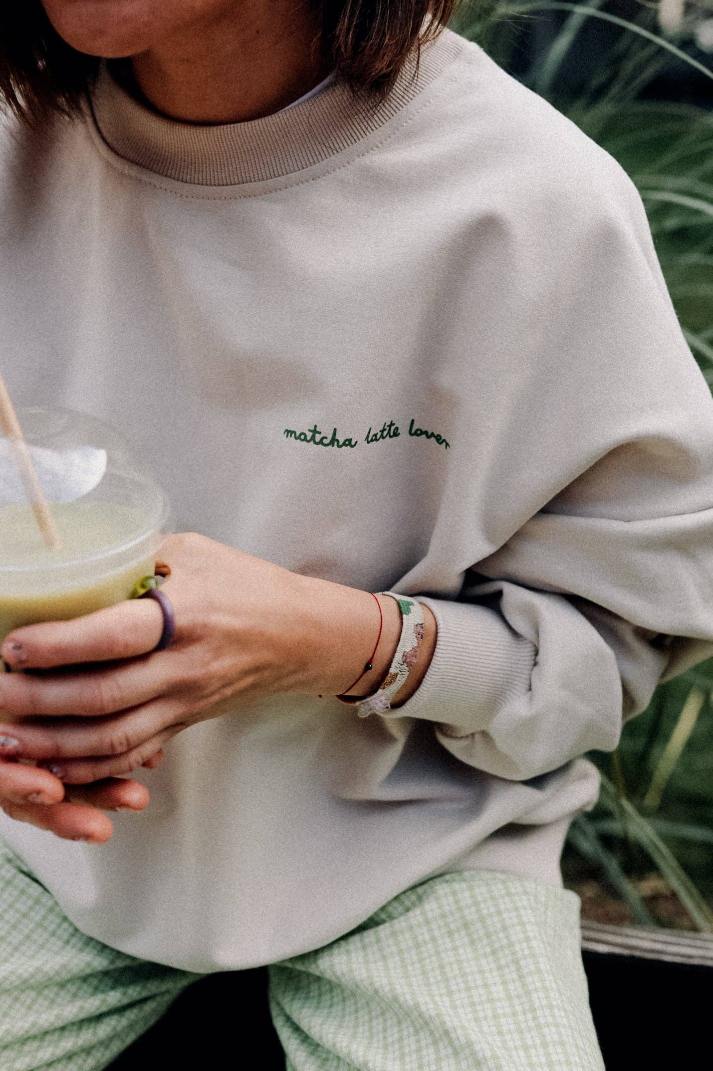 Sweatshirt „MATCHA LATTE LOVER“ in Creme – Stilvoller Komfort mit Statement