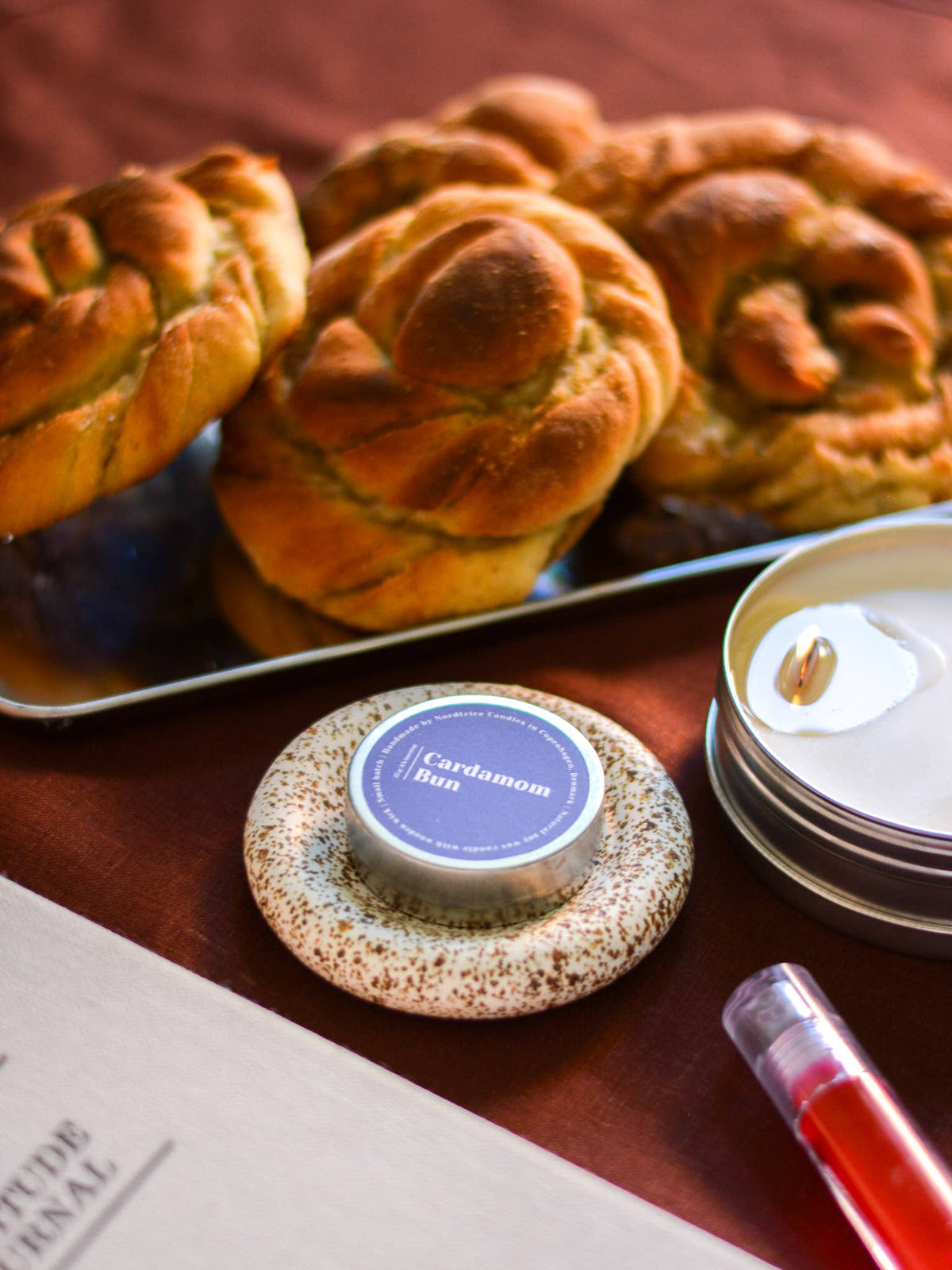 Mini-Sojaduftkerze „Kardamombulle“ – der Duft einer skandinavischen Bäckerei