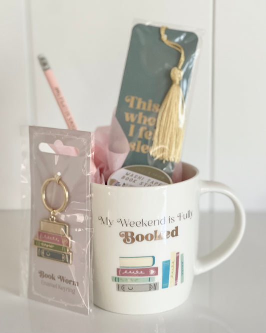Booklover Tasse mit Inhalt: Eine Tasse voller Geschenke für Bücherliebhaber