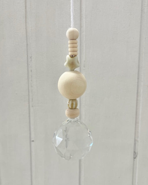 Handgemachter Suncatcher Sonnenfänger No1 mit Holzperlen und Keramikperlen in 4 verschiedenen Farben, Boho-Fensterdeko