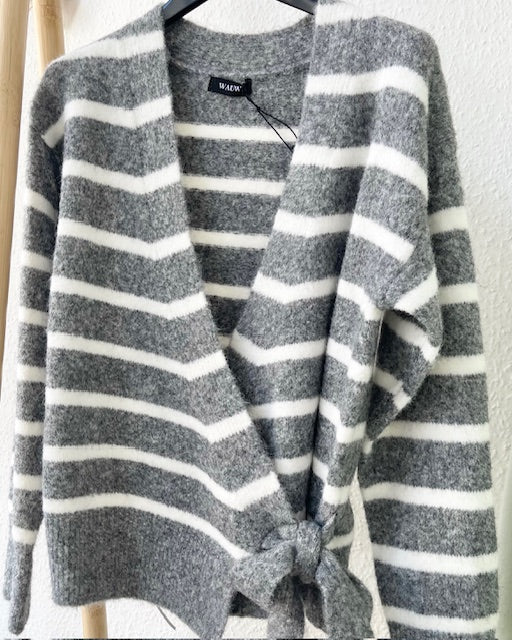 Kuschelige Strickjacke zum Binden - One Size, Grau mit weißen Streifen