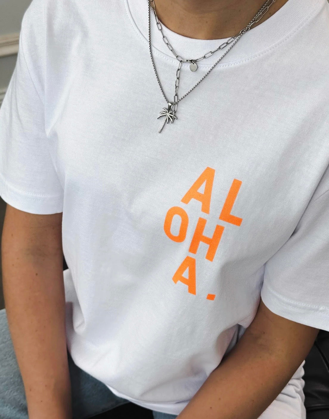 ALOHA – Damen T-Shirt in Weiß mit Neon-Print