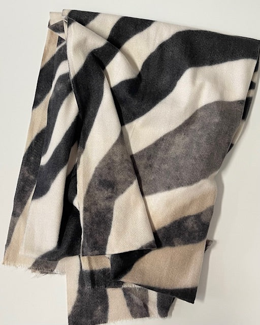 Wild. Weich. Wunderschön. – Der Zebra-Schal in Weiß, Beige & Schwarz, 1,80cm