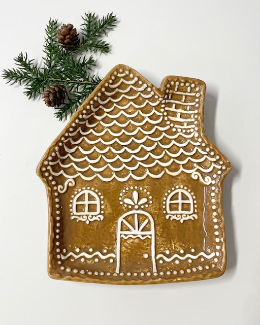 Liebevoll serviert – festliche Keramikschale im Lebkuchenhaus-Design