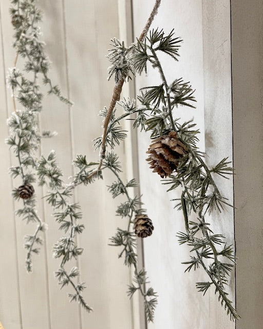 Künstliche Lärchengirlande 1,80 m – Skandinavische Winterdeko mit Frost-Effekt