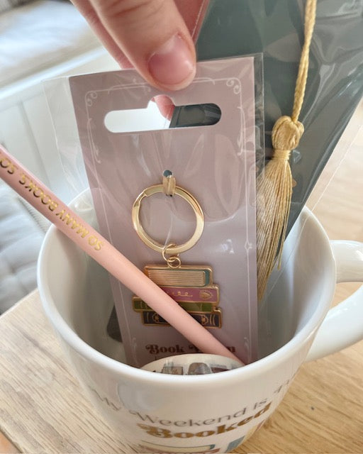 Booklover Tasse mit Inhalt: Eine Tasse voller Geschenke für Bücherliebhaber