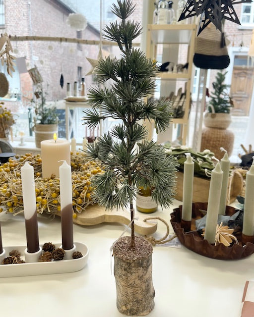 Künstliches Tannenbäumchen – Natürlicher Winterzauber für dein Zuhause