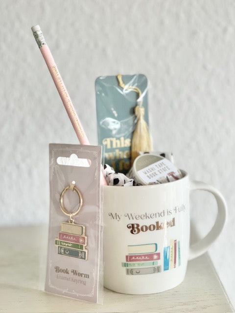 Booklover Tasse mit Inhalt: Eine Tasse voller Geschenke für Bücherliebhaber