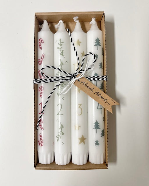 Adventskerzen-Set – 4 Stabkerzen mit liebevollen Motiven & Zahlen 1–4
