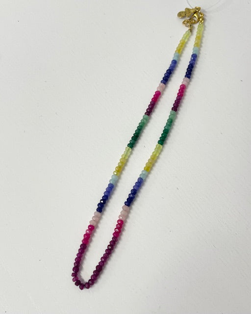 Facettierte Echtstein-Kette in Regenbogenfarben – Handgefertigte Edelstein-Halskette mit Goldverschluss