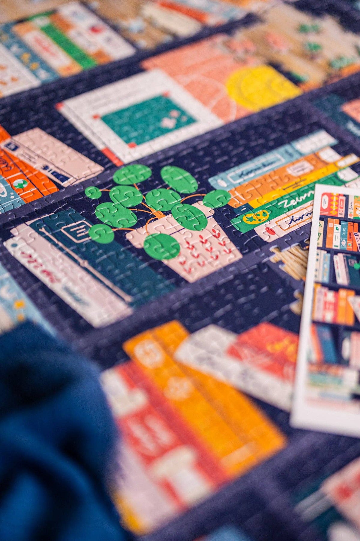 Maison Joliette Puzzle – 1000 Teile für gemütliche Herbsttage Bücherschrank