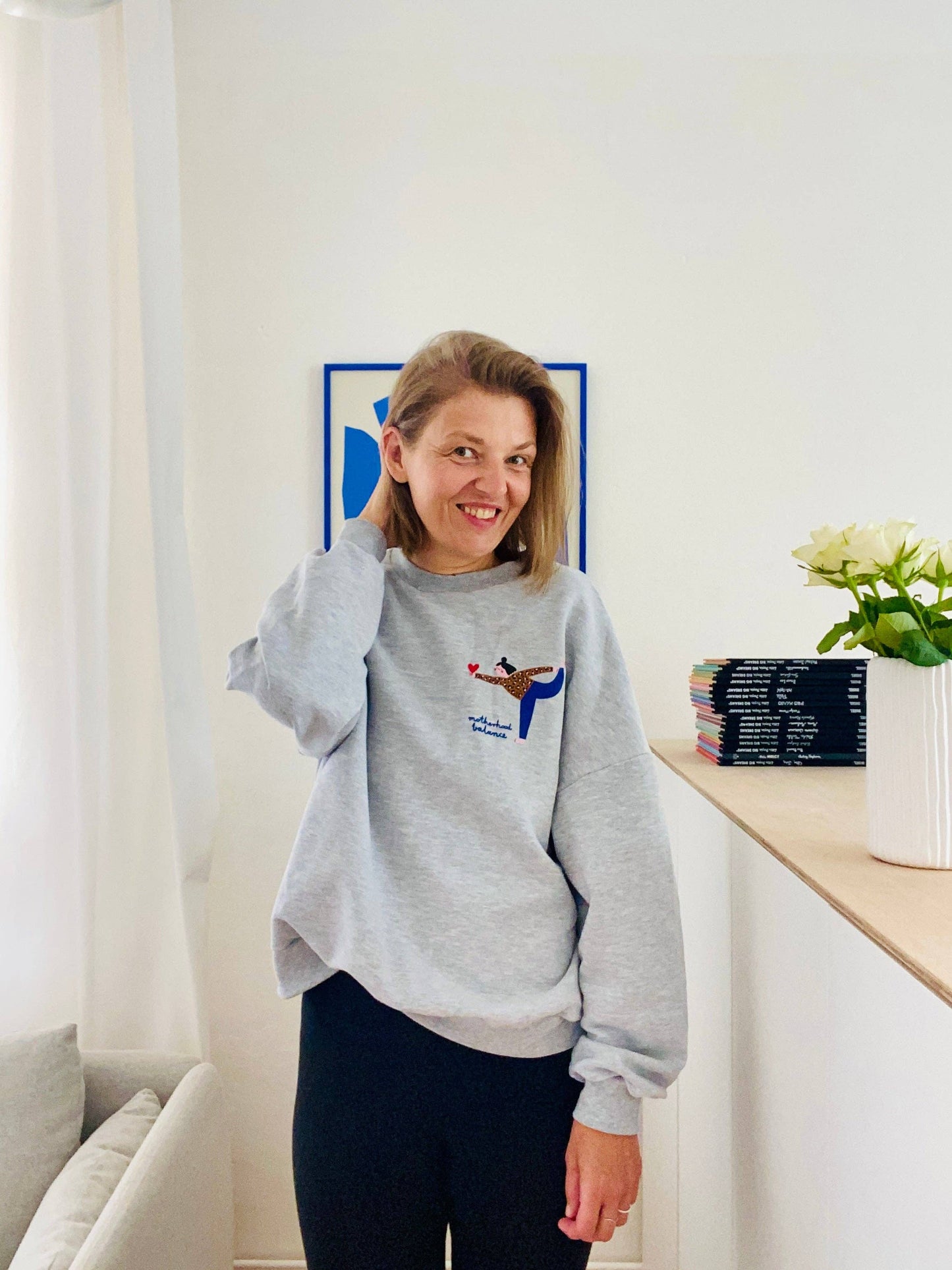 Sweatshirt „MOTHERHOOD BALANCE“ in Grau – Stilvoller Komfort mit Statement